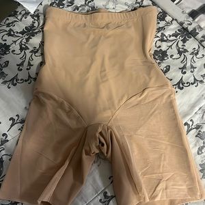 Honey love SuperPower Short- Large (fits 6-8)